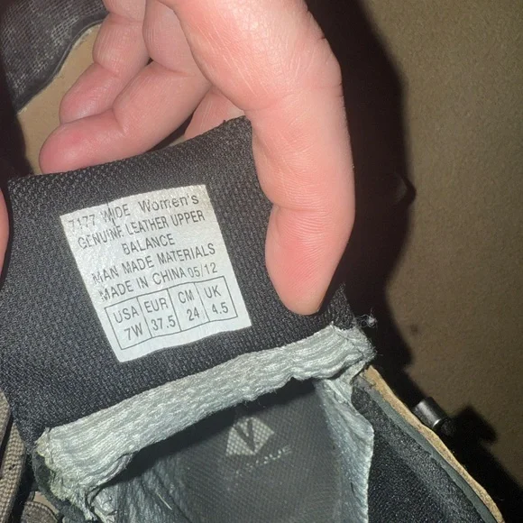 Vasque Women’s Hiking Boots - Tan and Black - Picture 2 of 8